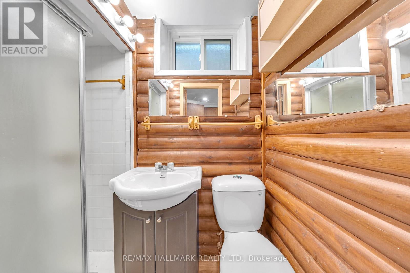 35 Rowallan Drive, Toronto, ON - Indoor Photo Showing Bathroom