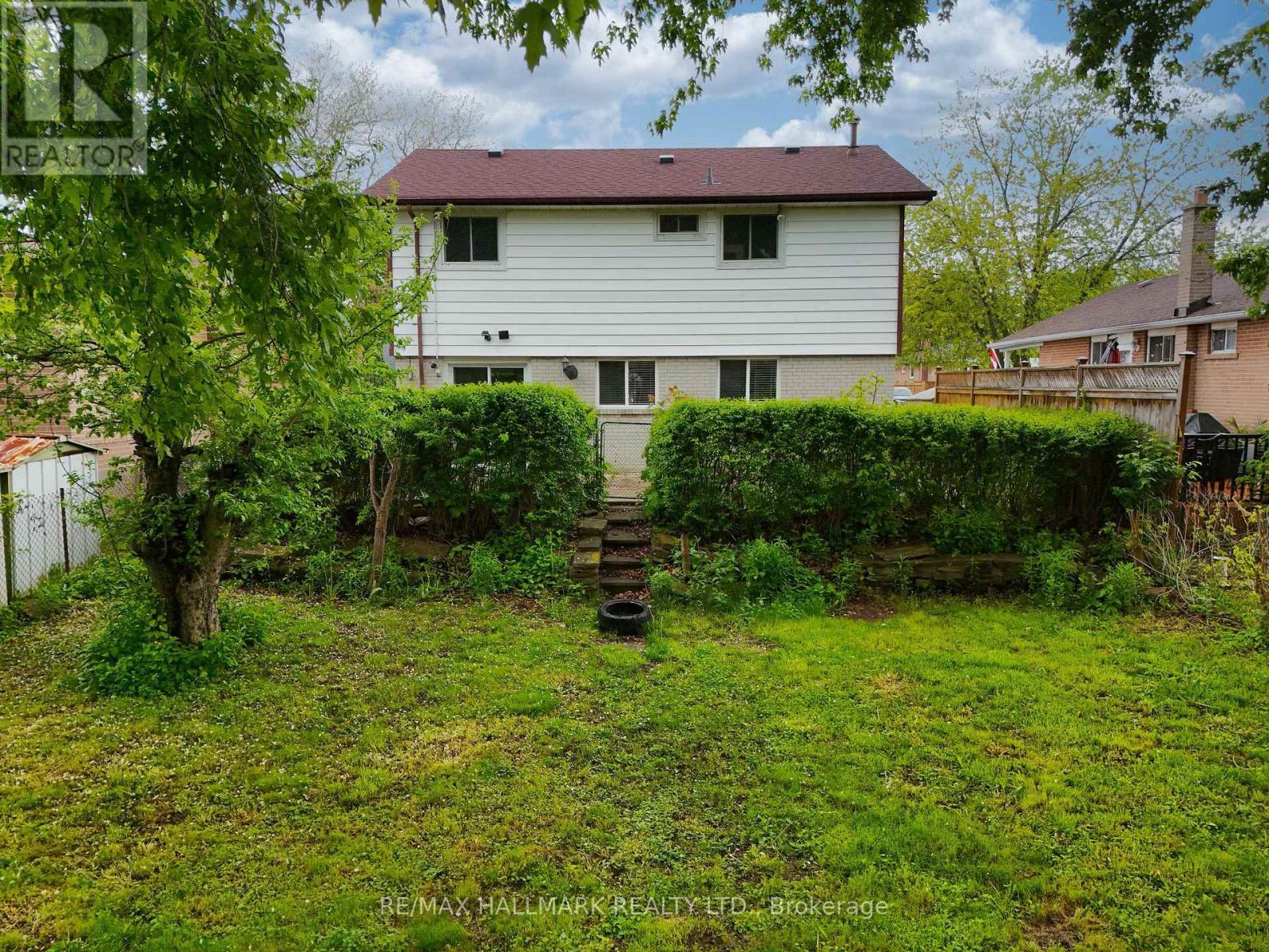 35 Rowallan Drive, Toronto, ON - Outdoor