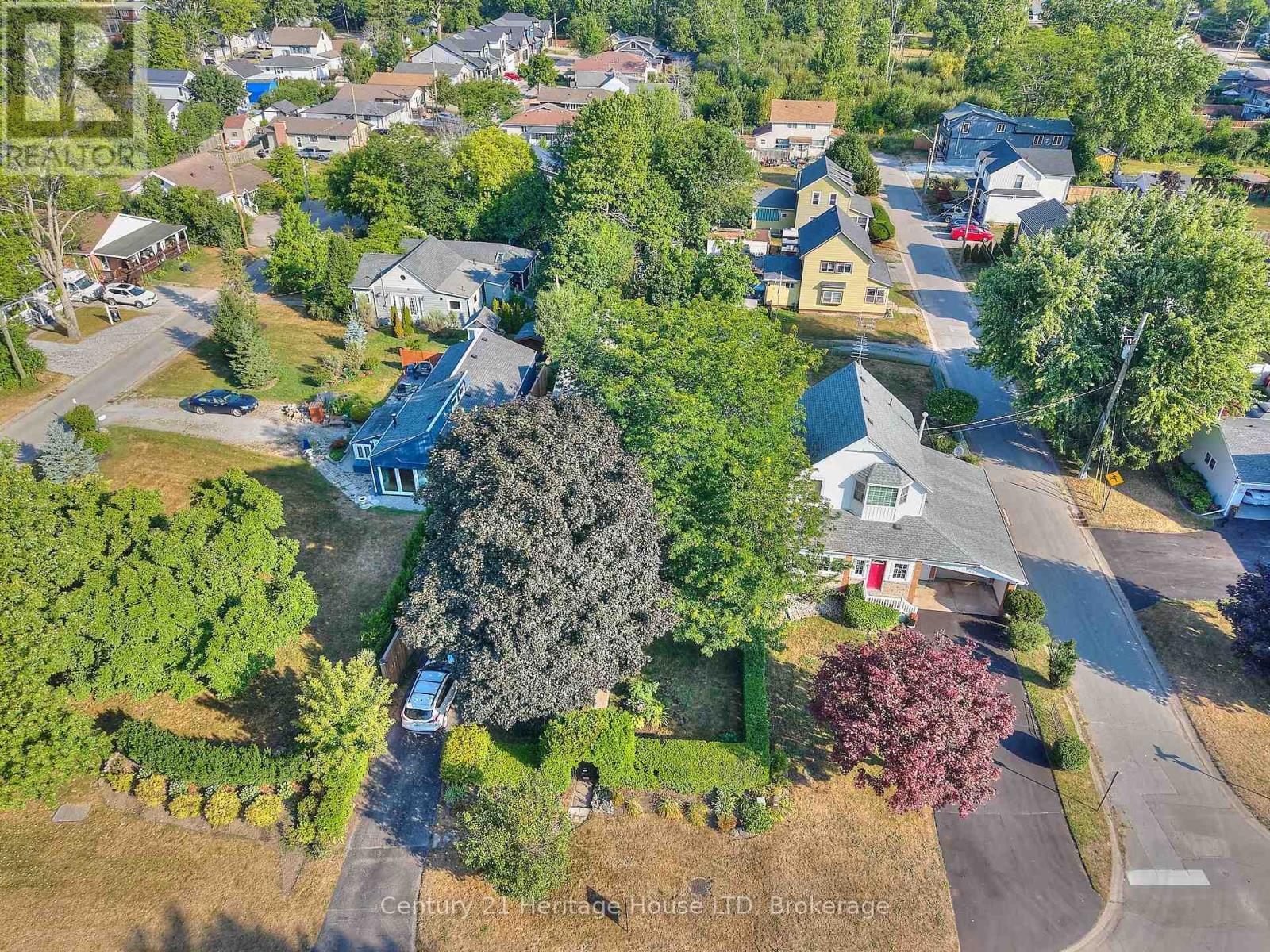 Aerial view of the property - 662 Lakeshore Road, Fort Erie (Lakeshore), ON - Outdoor With View