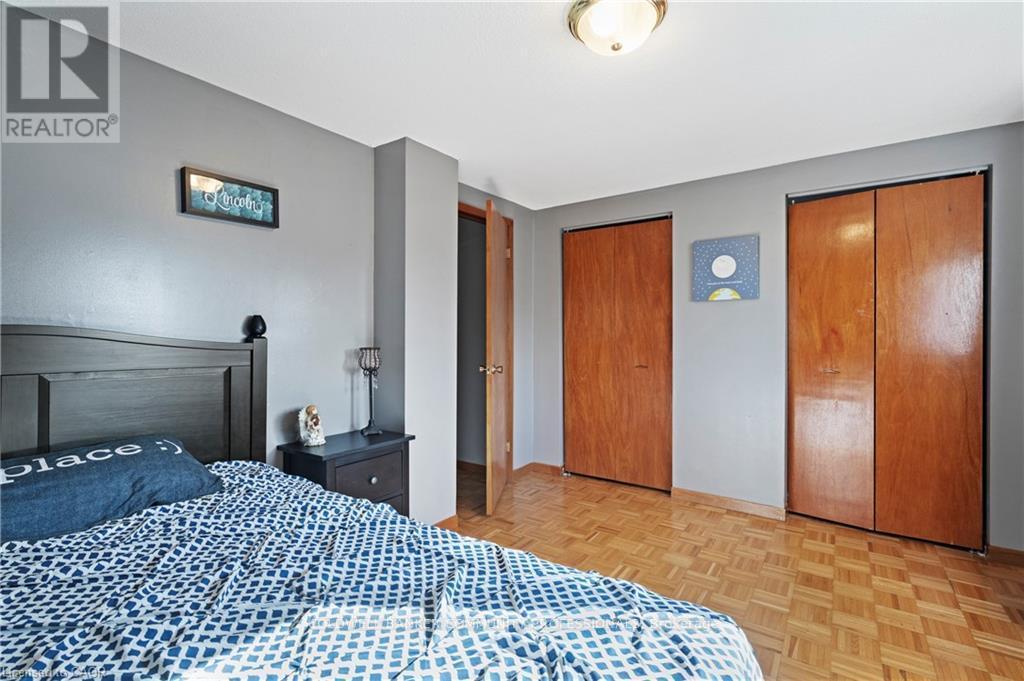 135 West Avenue N, Hamilton, ON - Indoor Photo Showing Bedroom