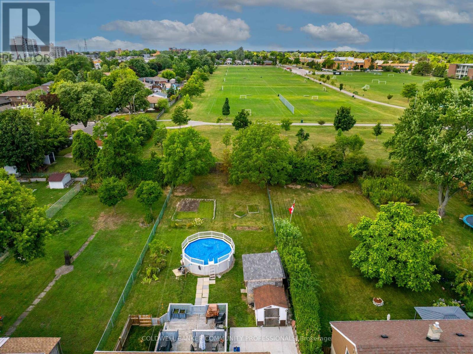 Premium lot. 51f x 184f backing onto Macassa Park - 446 East 36Th Street, Hamilton, ON - Outdoor With Above Ground Pool With View