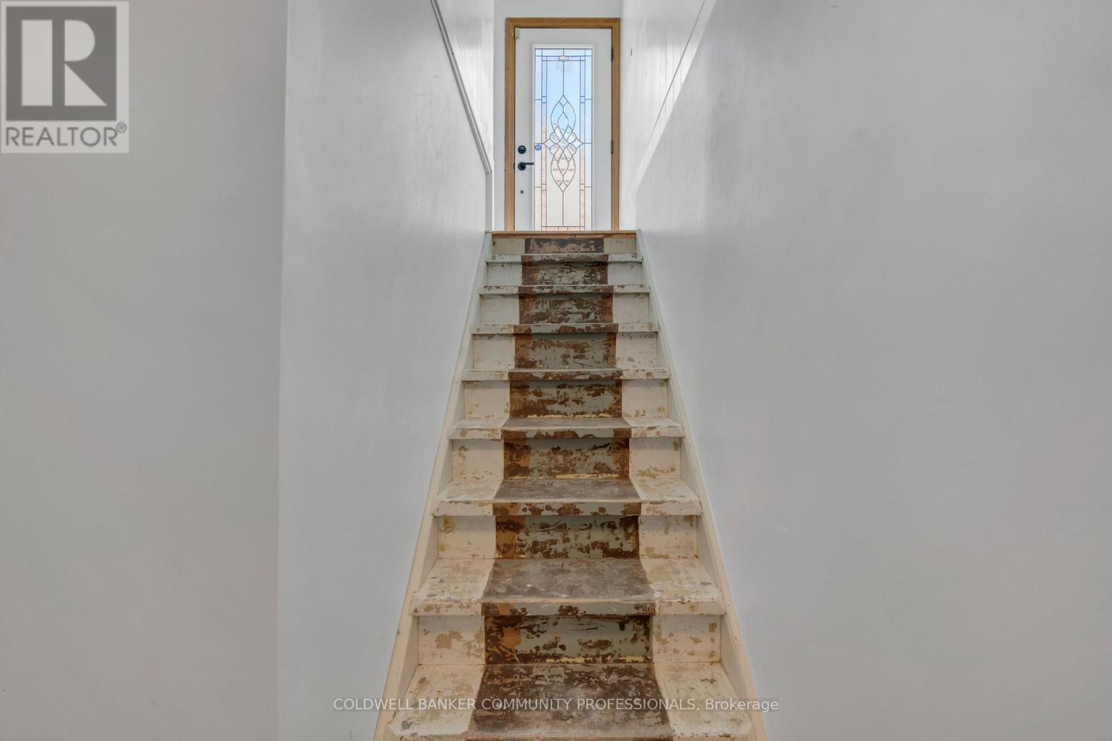 stais to basement - 446 East 36Th Street, Hamilton, ON - Indoor Photo Showing Other Room