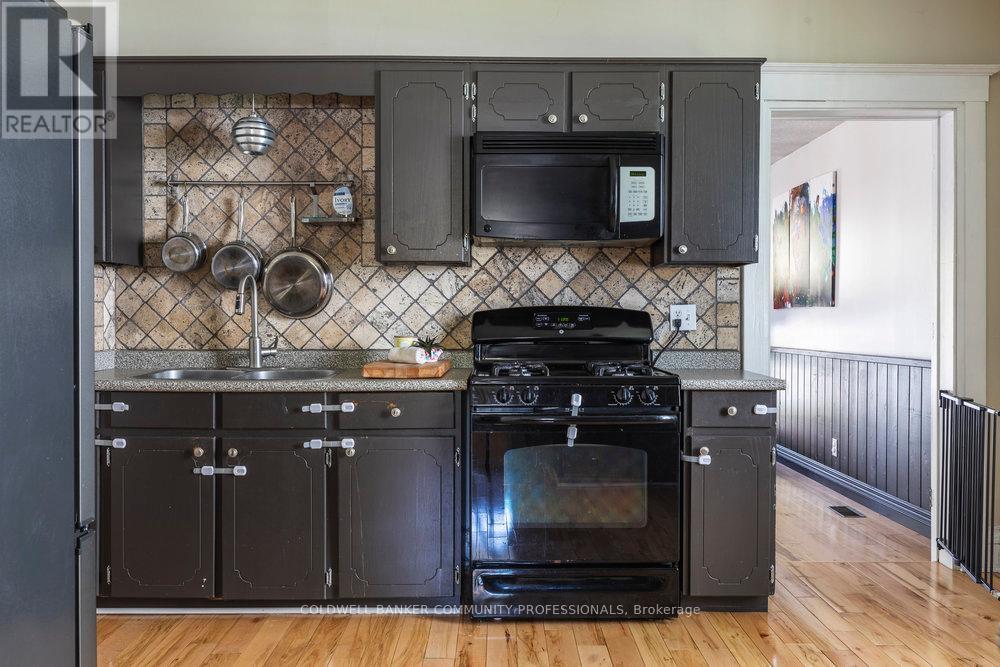 65 Banff Street, Haldimand, ON - Indoor Photo Showing Kitchen