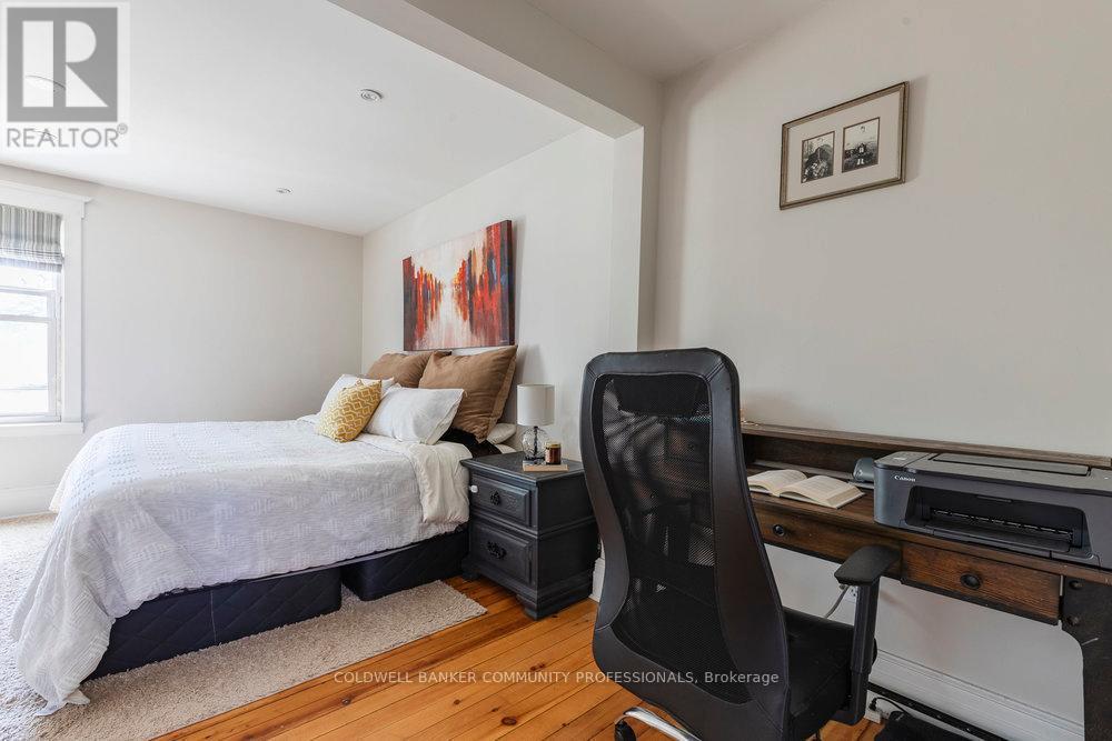 65 Banff Street, Haldimand, ON - Indoor Photo Showing Bedroom