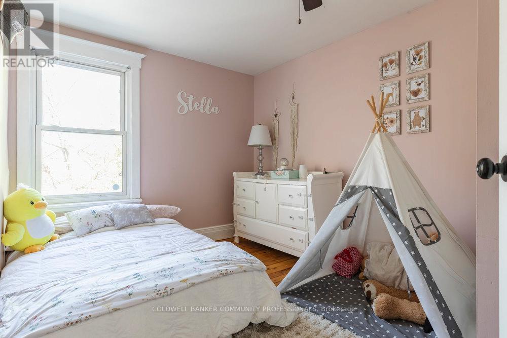 65 Banff Street, Haldimand, ON - Indoor Photo Showing Bedroom