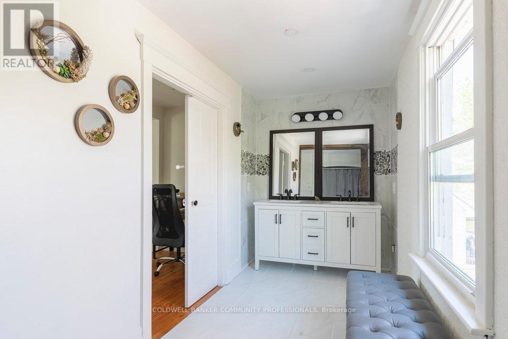 65 Banff Street, Haldimand, ON - Indoor Photo Showing Other Room