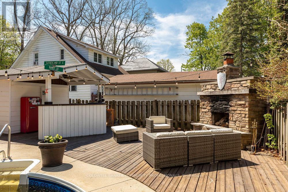 65 Banff Street, Haldimand, ON - Outdoor With Deck Patio Veranda