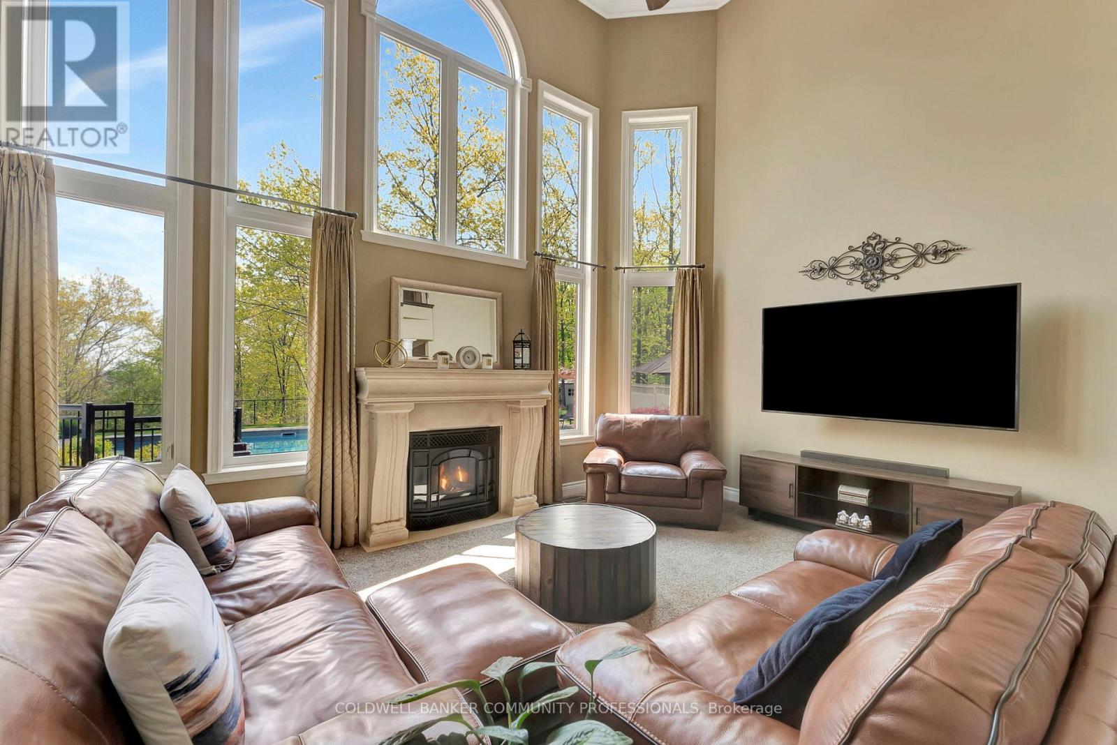 46 Orr Crescent, Hamilton, ON - Indoor Photo Showing Living Room With Fireplace