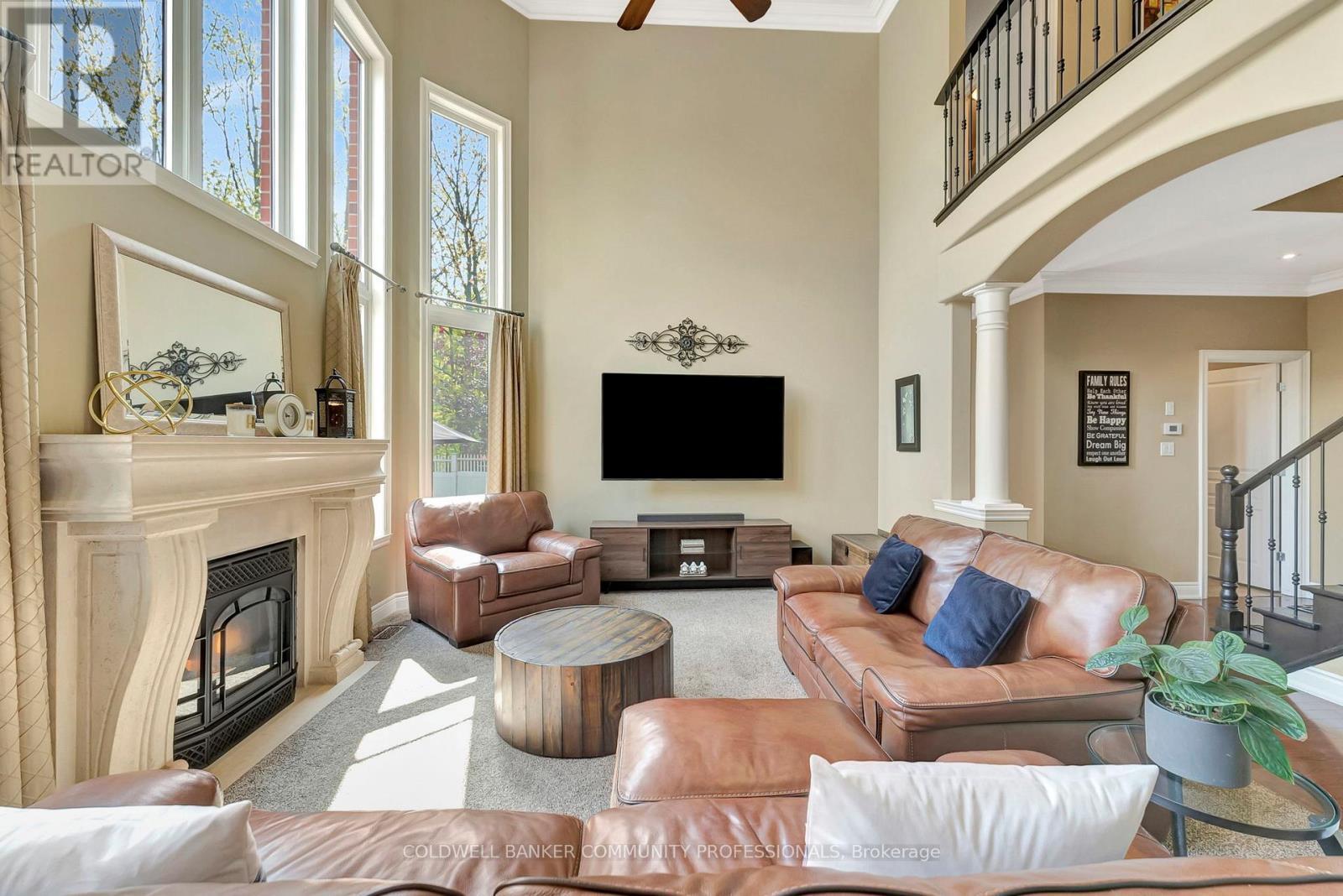 46 Orr Crescent, Hamilton, ON - Indoor Photo Showing Living Room With Fireplace