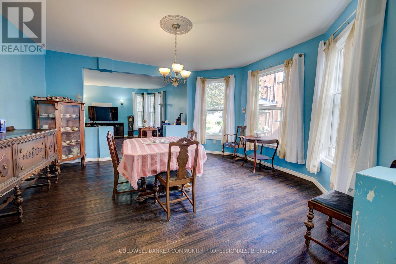 7 Robinson Street S, Grimsby, ON - Indoor Photo Showing Dining Room