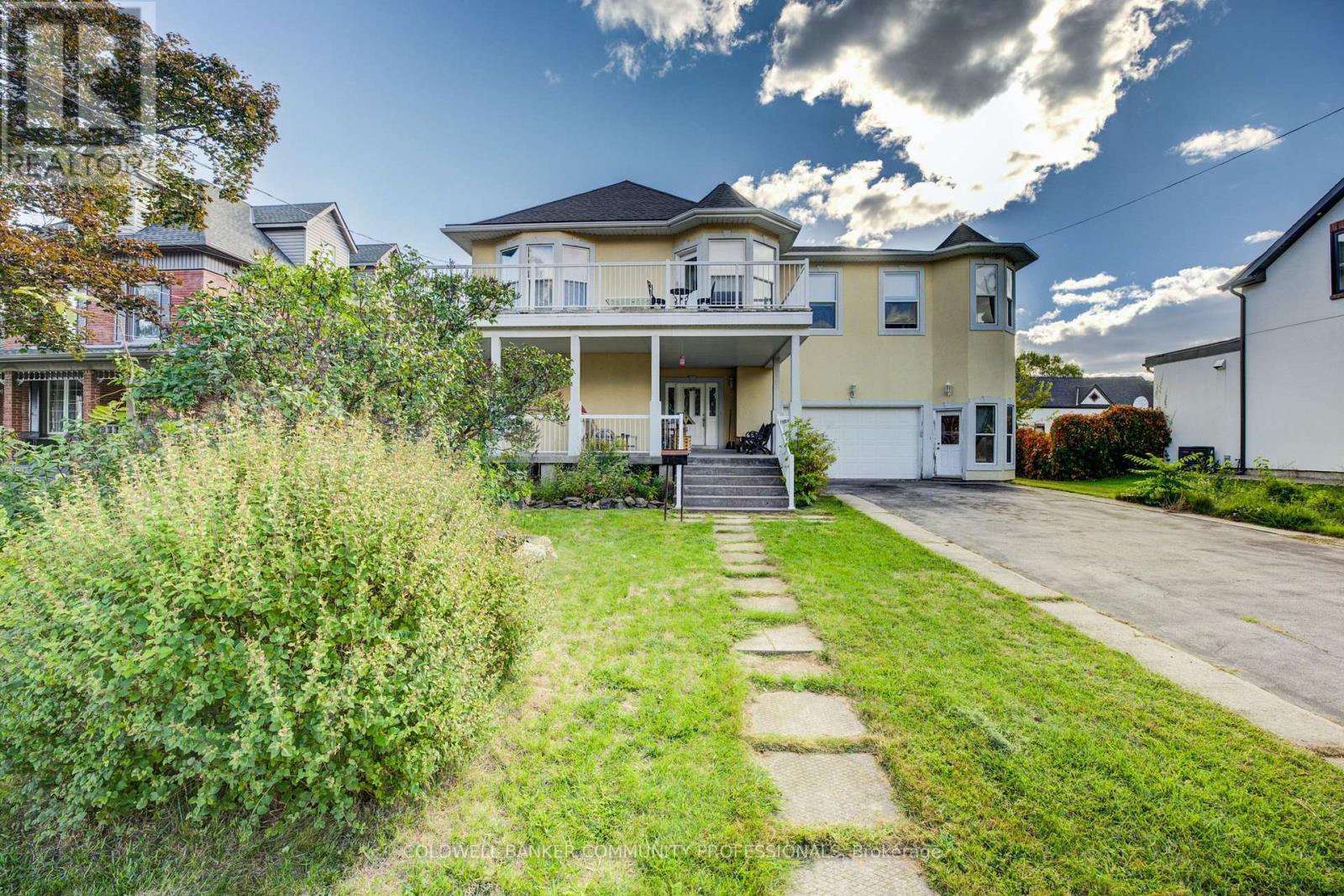 7 Robinson Street S, Grimsby, ON - Outdoor With Facade