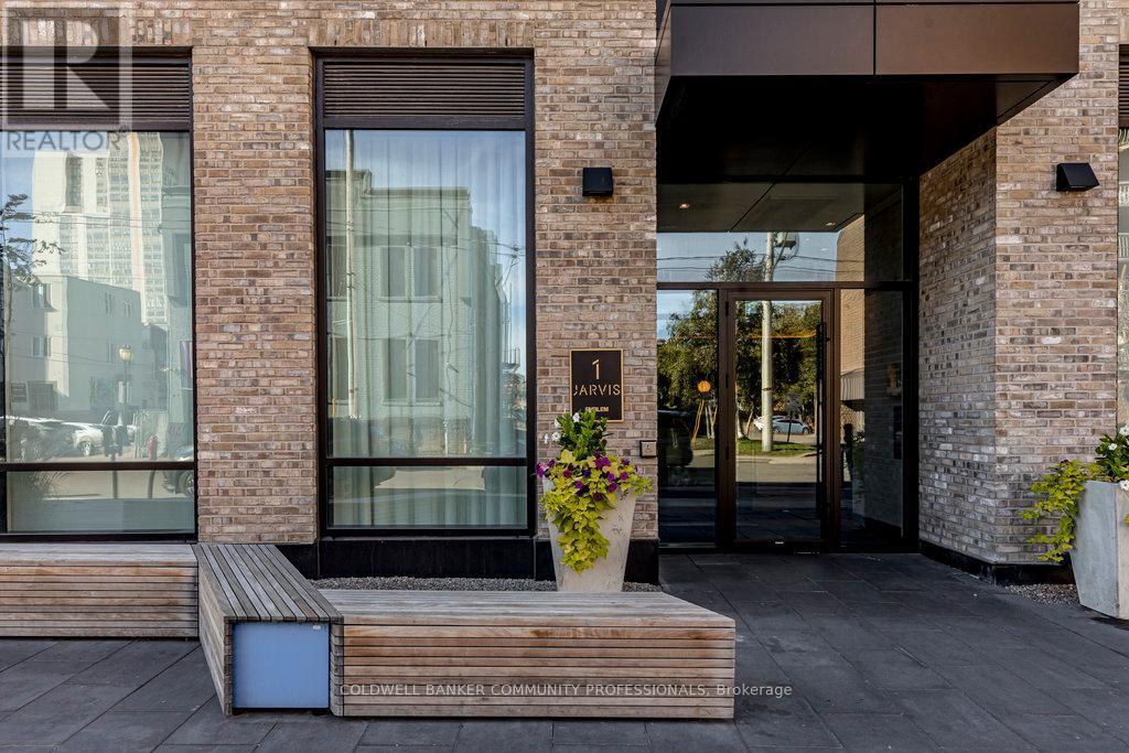 727 - 1 Jarvis Street, Hamilton, ON - Outdoor