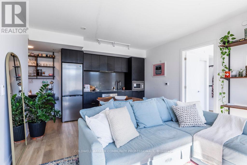 727 - 1 Jarvis Street, Hamilton, ON - Indoor Photo Showing Living Room