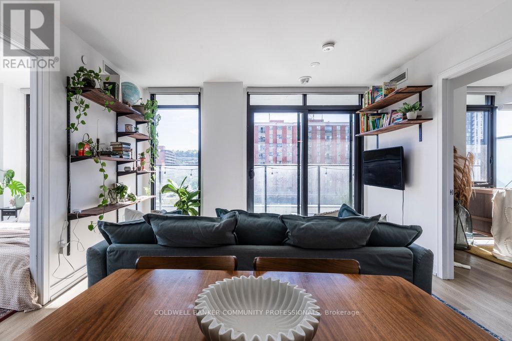 727 - 1 Jarvis Street, Hamilton, ON - Indoor Photo Showing Living Room