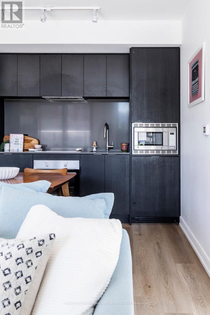 727 - 1 Jarvis Street, Hamilton, ON - Indoor