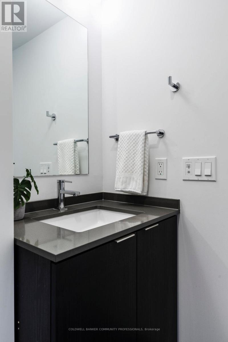 727 - 1 Jarvis Street, Hamilton, ON - Indoor Photo Showing Bathroom