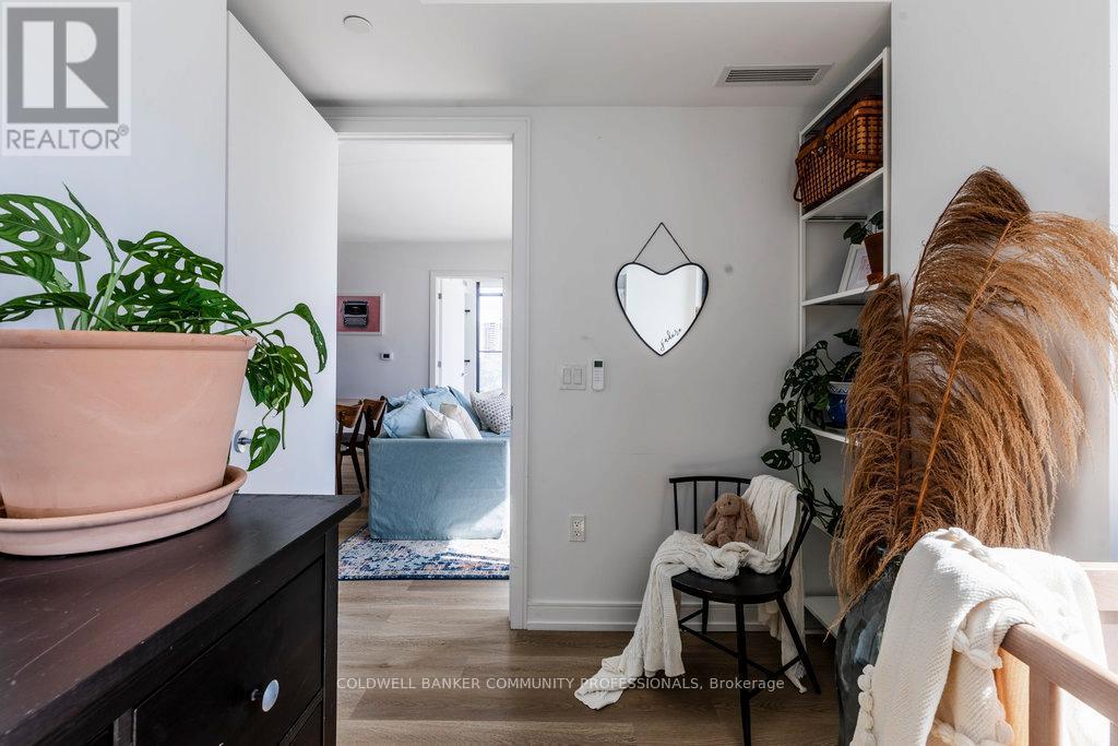 727 - 1 Jarvis Street, Hamilton, ON - Indoor