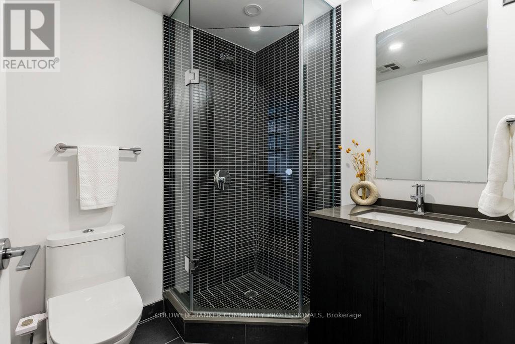 727 - 1 Jarvis Street, Hamilton, ON - Indoor Photo Showing Bathroom