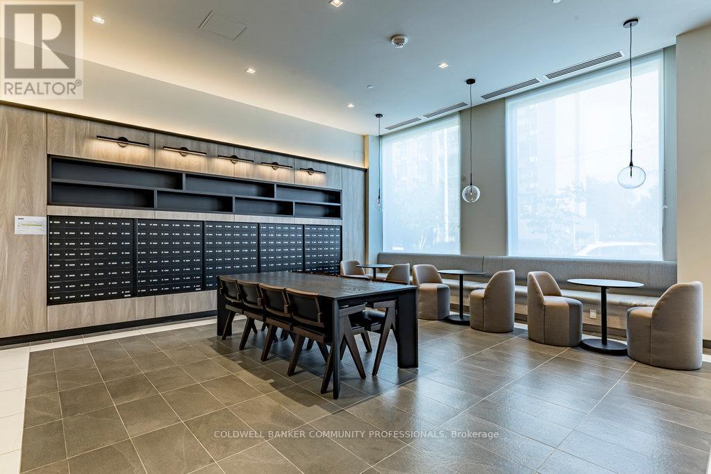 727 - 1 Jarvis Street, Hamilton, ON - Indoor