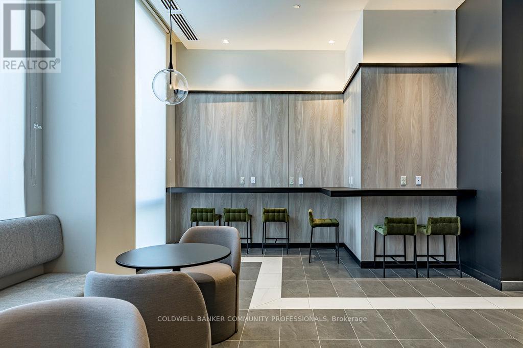 727 - 1 Jarvis Street, Hamilton, ON - Indoor Photo Showing Other Room