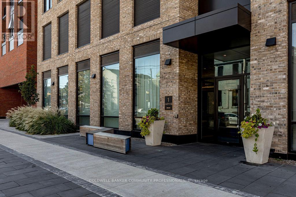 727 - 1 Jarvis Street, Hamilton, ON - Outdoor