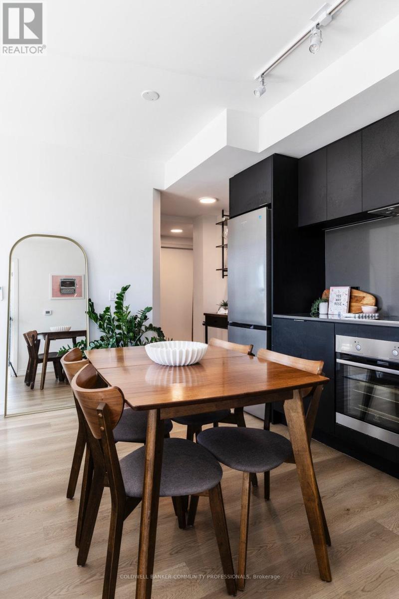 727 - 1 Jarvis Street, Hamilton, ON - Indoor Photo Showing Dining Room