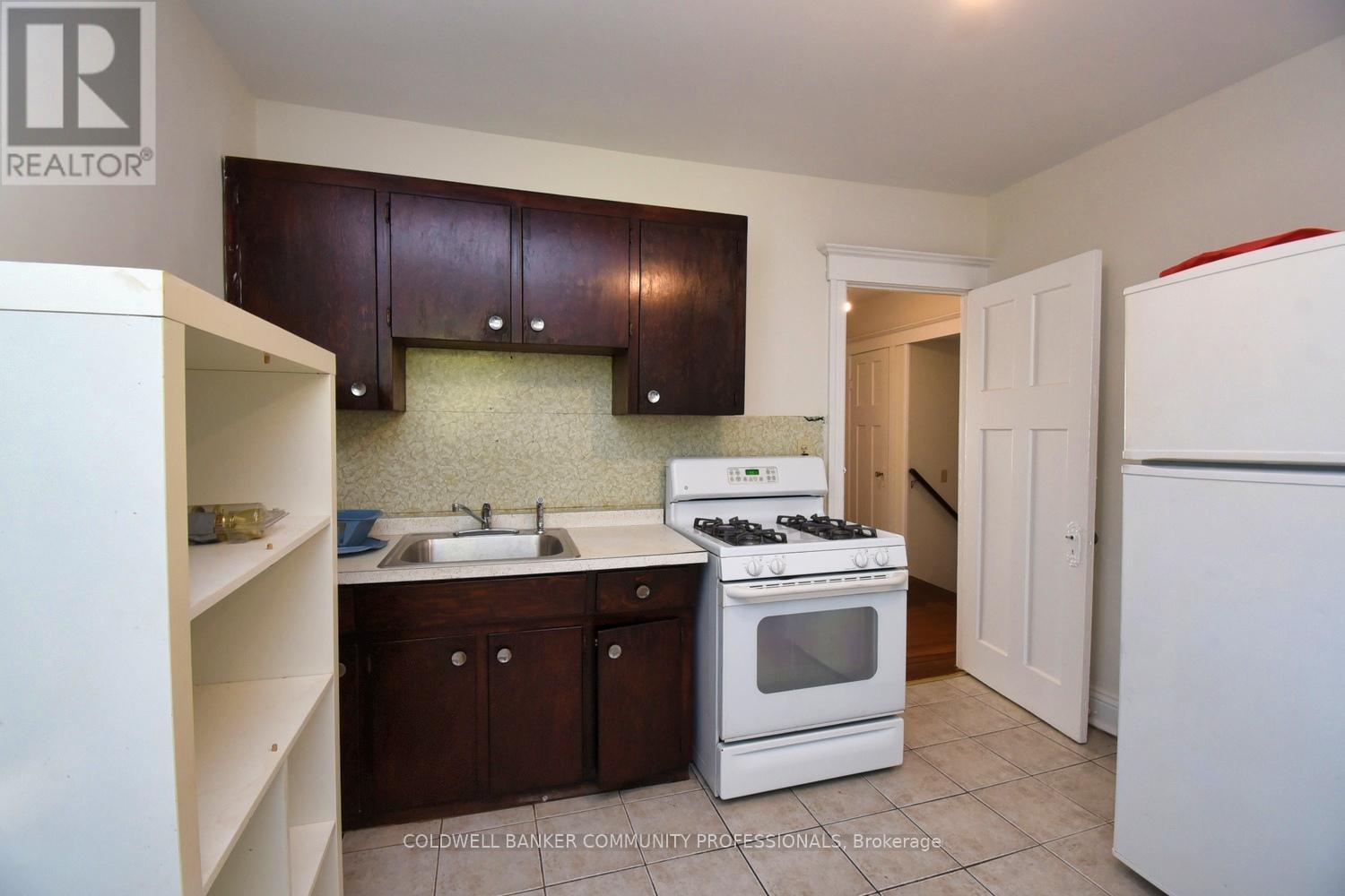 14 Spruceside Avenue, Hamilton, ON - Indoor Photo Showing Kitchen