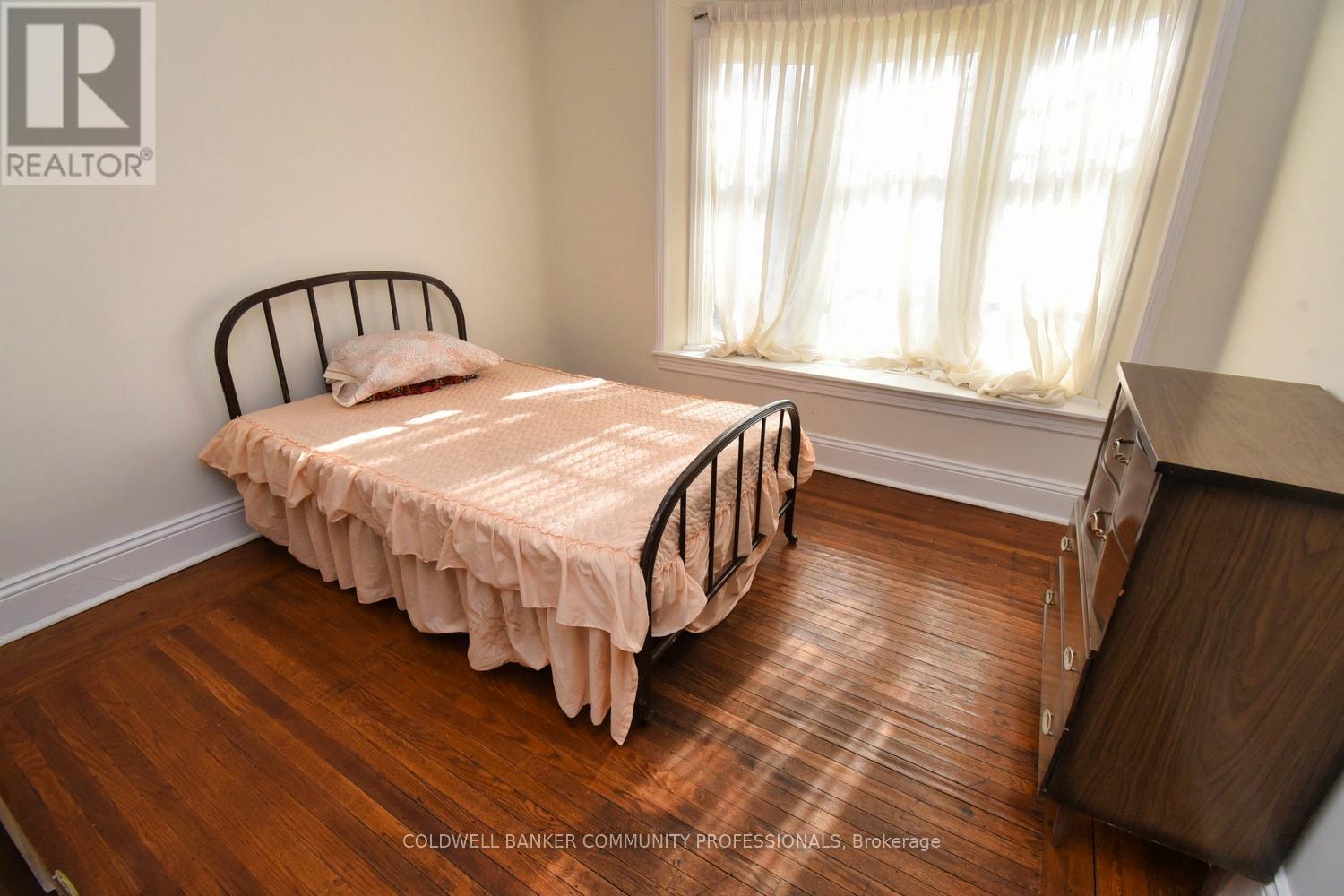 14 Spruceside Avenue, Hamilton, ON - Indoor Photo Showing Bedroom