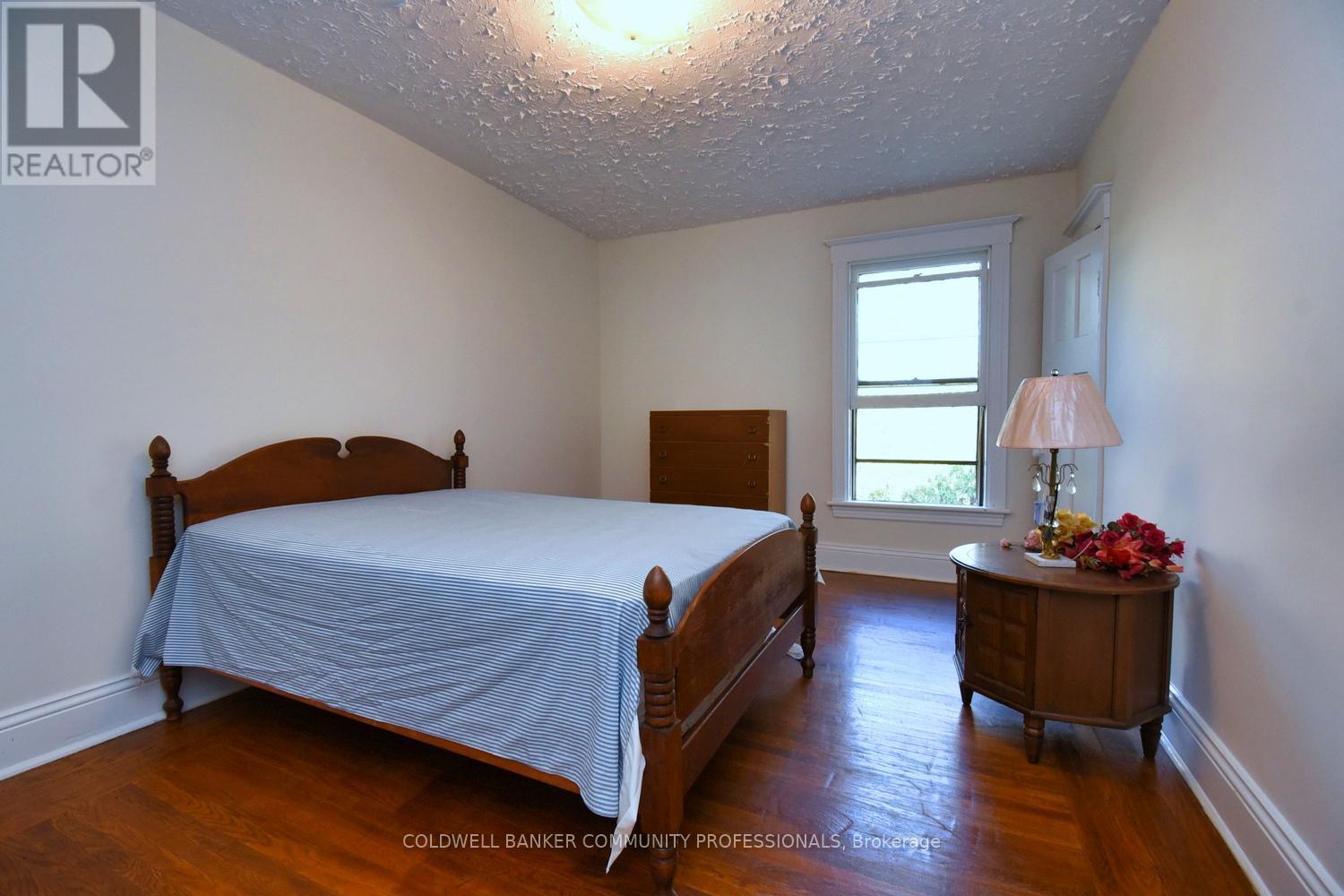 14 Spruceside Avenue, Hamilton, ON - Indoor Photo Showing Bedroom