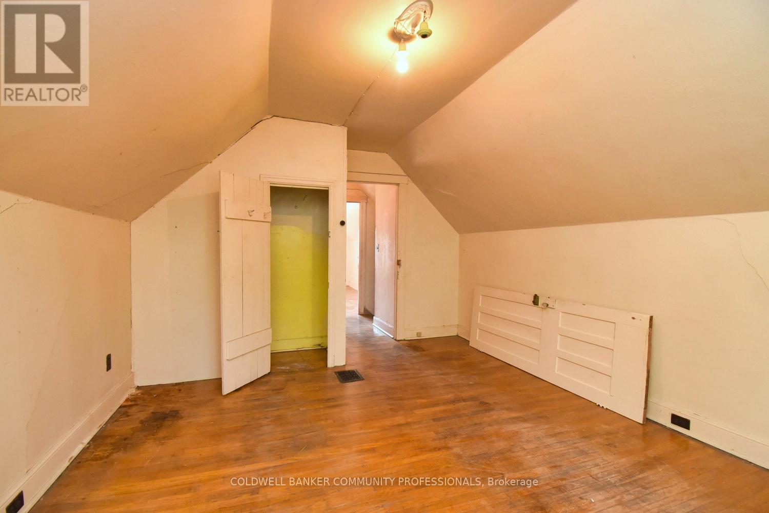 14 Spruceside Avenue, Hamilton, ON - Indoor Photo Showing Other Room