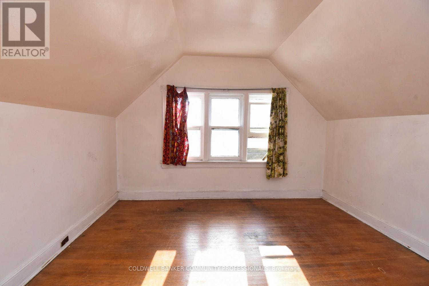 14 Spruceside Avenue, Hamilton, ON - Indoor Photo Showing Other Room