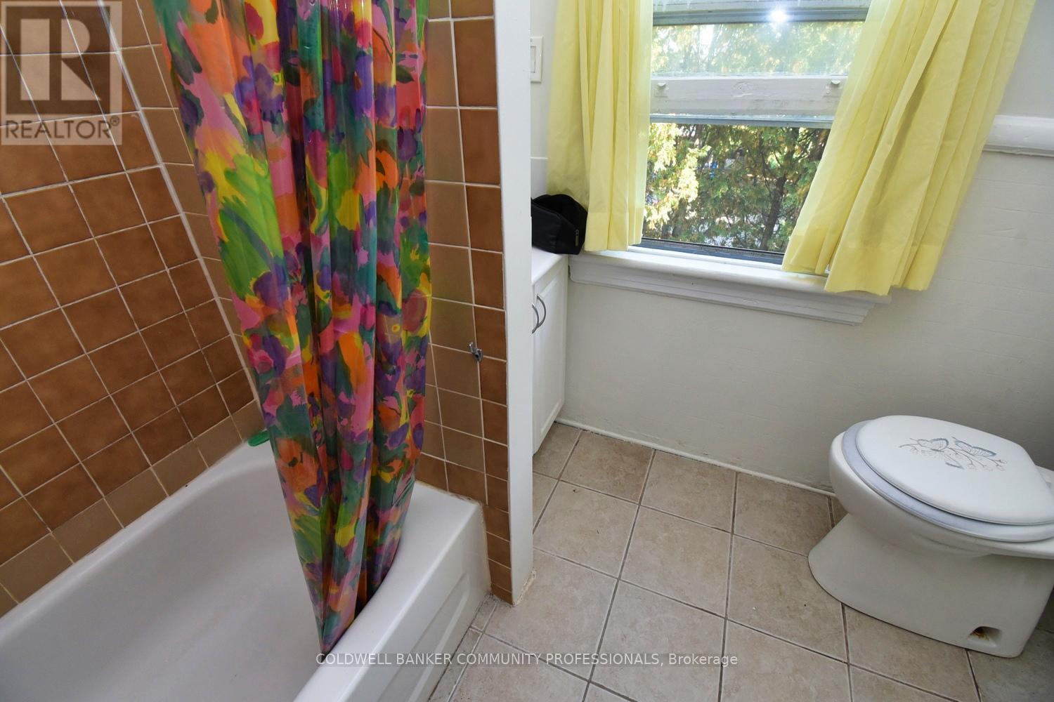 14 Spruceside Avenue, Hamilton, ON - Indoor Photo Showing Bathroom