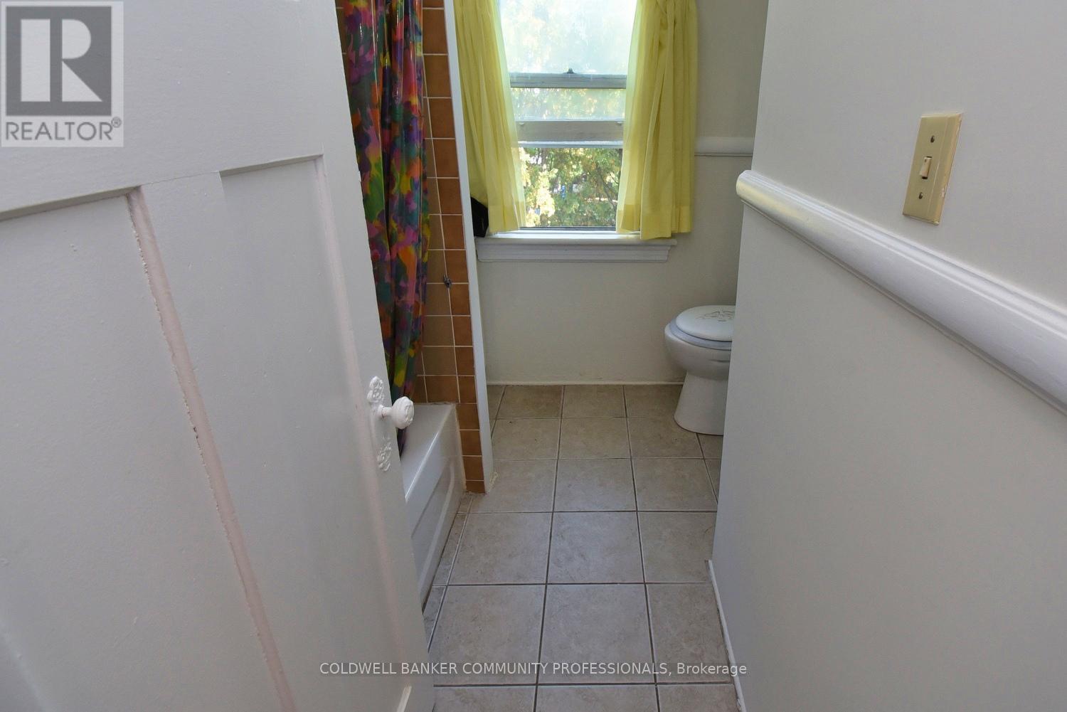 14 Spruceside Avenue, Hamilton, ON - Photo Showing Bathroom