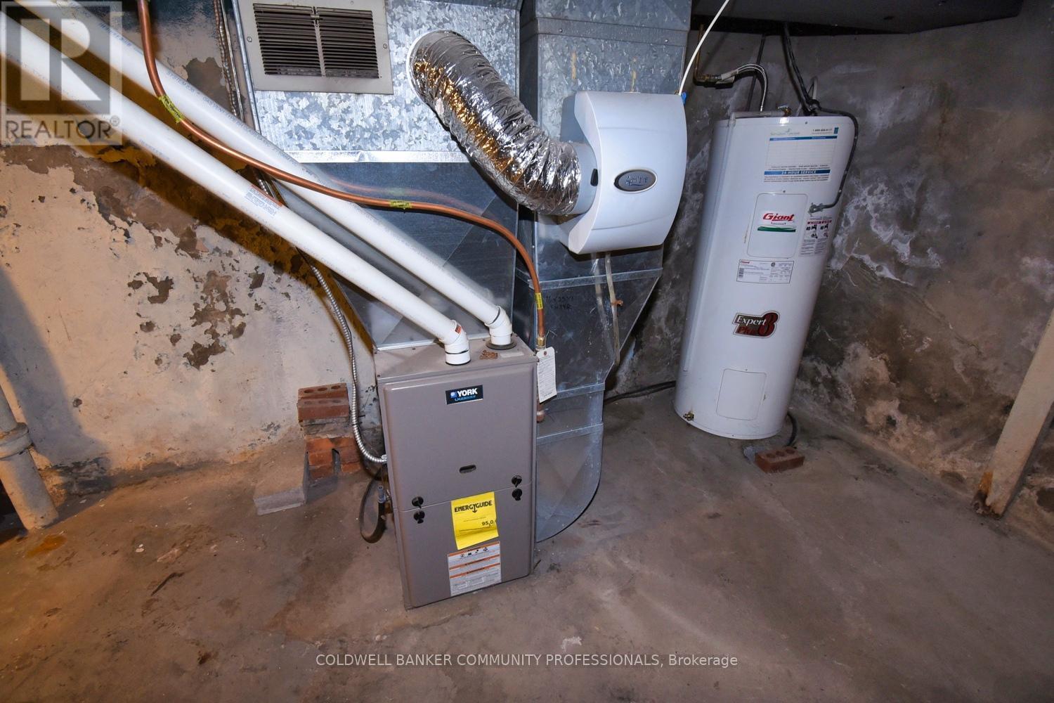 14 Spruceside Avenue, Hamilton, ON - Indoor Photo Showing Basement