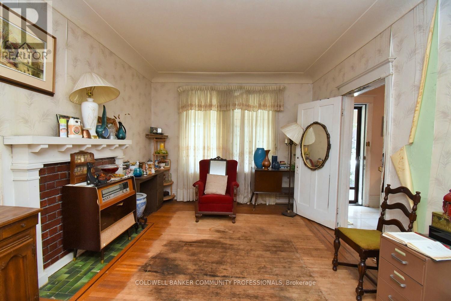 14 Spruceside Avenue, Hamilton, ON - Indoor Photo Showing Other Room