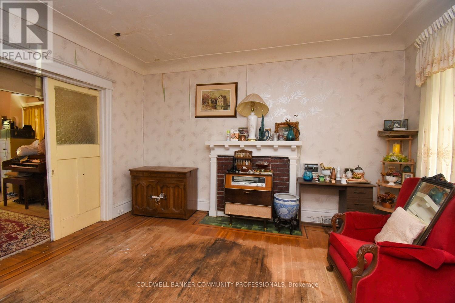 14 Spruceside Avenue, Hamilton, ON - Indoor