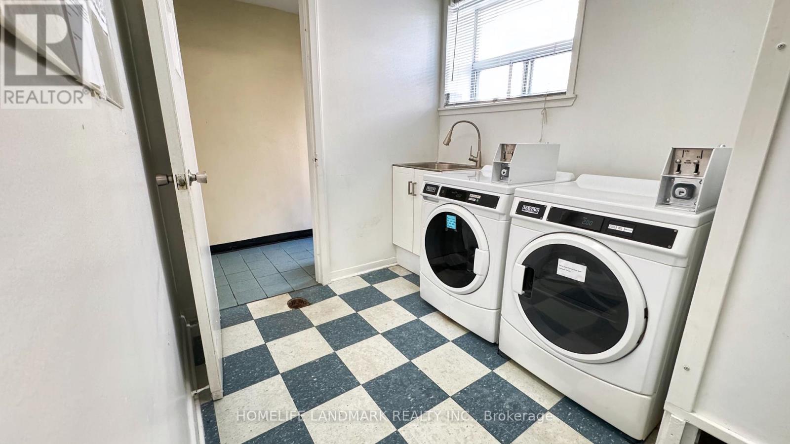 242 Wilmington Avenue, Toronto, ON - Indoor Photo Showing Laundry Room