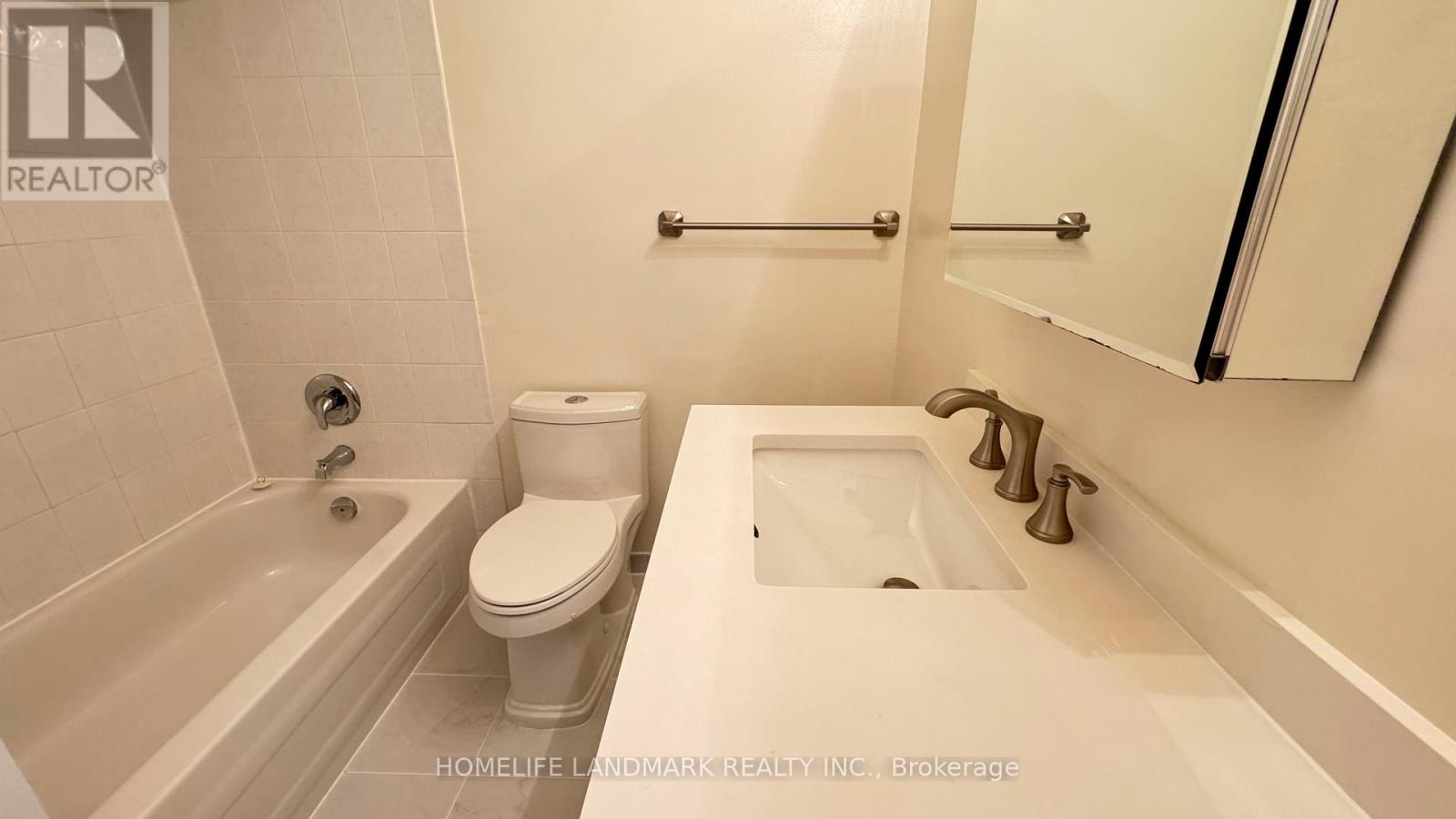 242 Wilmington Avenue, Toronto, ON - Indoor Photo Showing Bathroom
