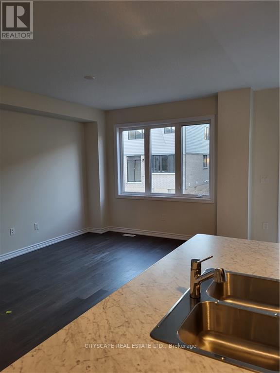 20 Concord Drive, Thorold, ON - Indoor Photo Showing Kitchen With Double Sink