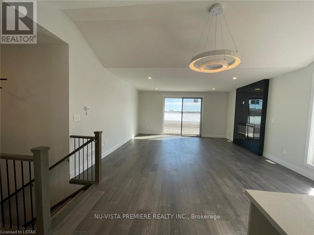 320 Stathis Boulevard, Sarnia, ON - Indoor Photo Showing Other Room