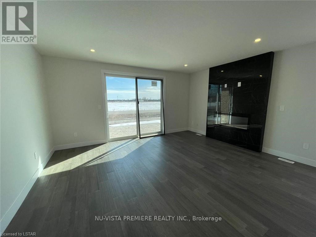 320 Stathis Boulevard, Sarnia, ON - Indoor Photo Showing Other Room