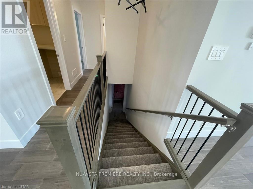 320 Stathis Boulevard, Sarnia, ON - Indoor Photo Showing Other Room