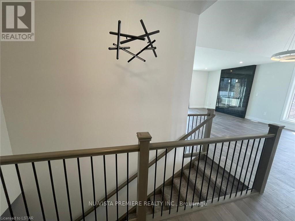 320 Stathis Boulevard, Sarnia, ON - Indoor Photo Showing Other Room