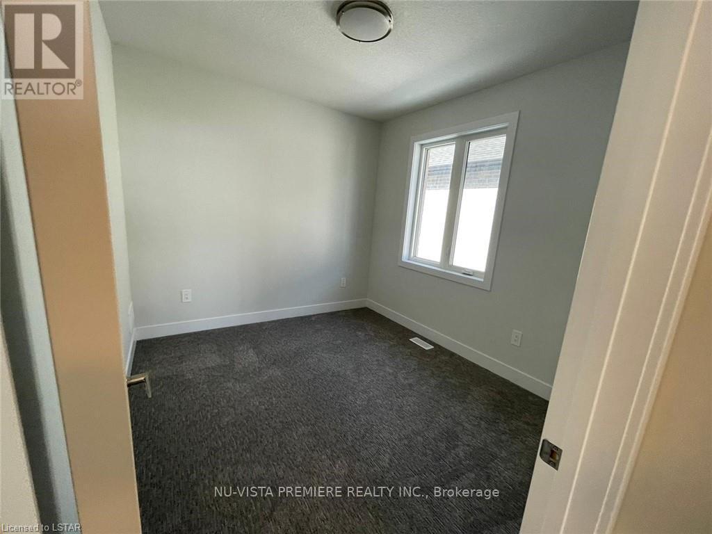 320 Stathis Boulevard, Sarnia, ON - Indoor Photo Showing Other Room