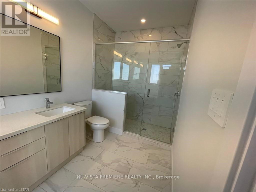 320 Stathis Boulevard, Sarnia, ON - Indoor Photo Showing Bathroom