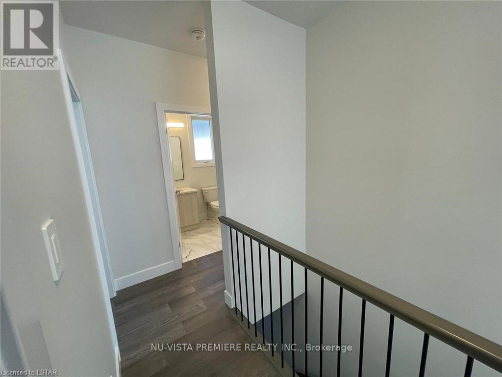 320 Stathis Boulevard, Sarnia, ON - Indoor Photo Showing Other Room