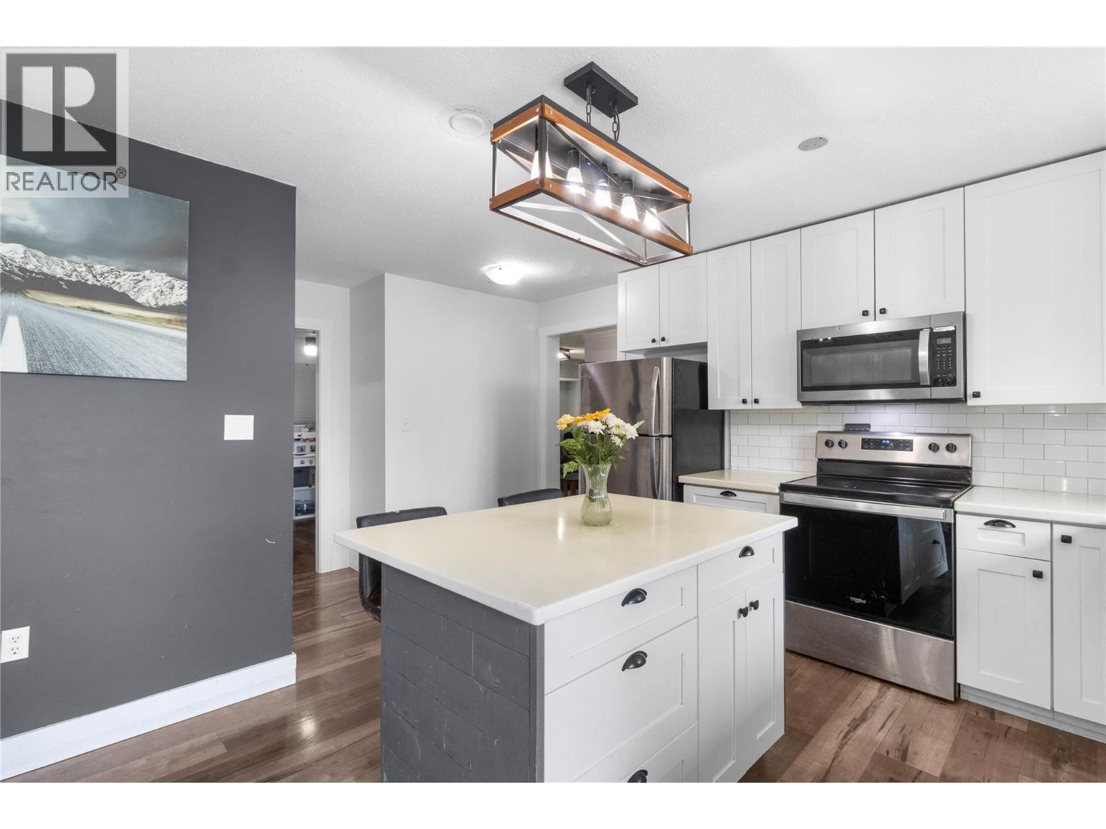 4018 Greaves Road, Eagle Bay, BC - Indoor Photo Showing Kitchen With Upgraded Kitchen