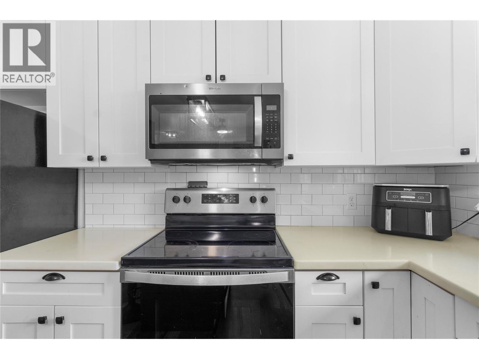 4018 Greaves Road, Eagle Bay, BC - Indoor Photo Showing Kitchen