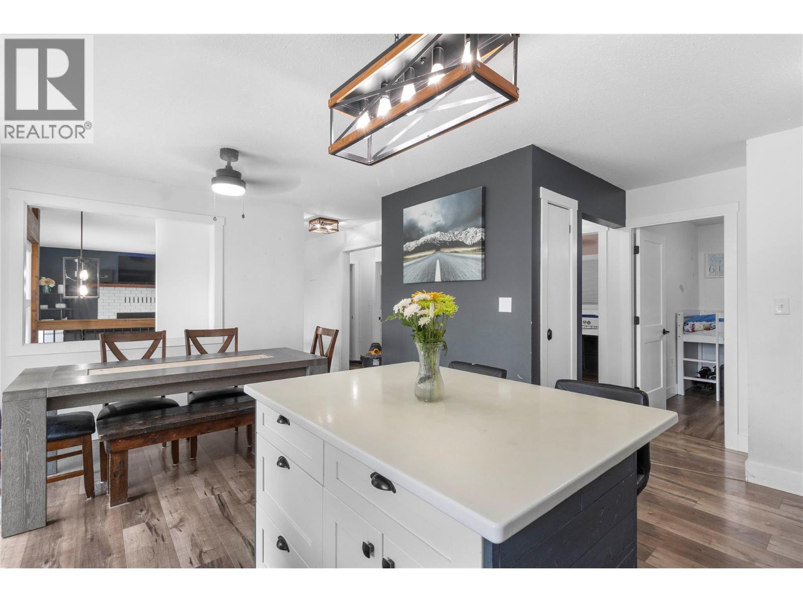 4018 Greaves Road, Eagle Bay, BC - Indoor