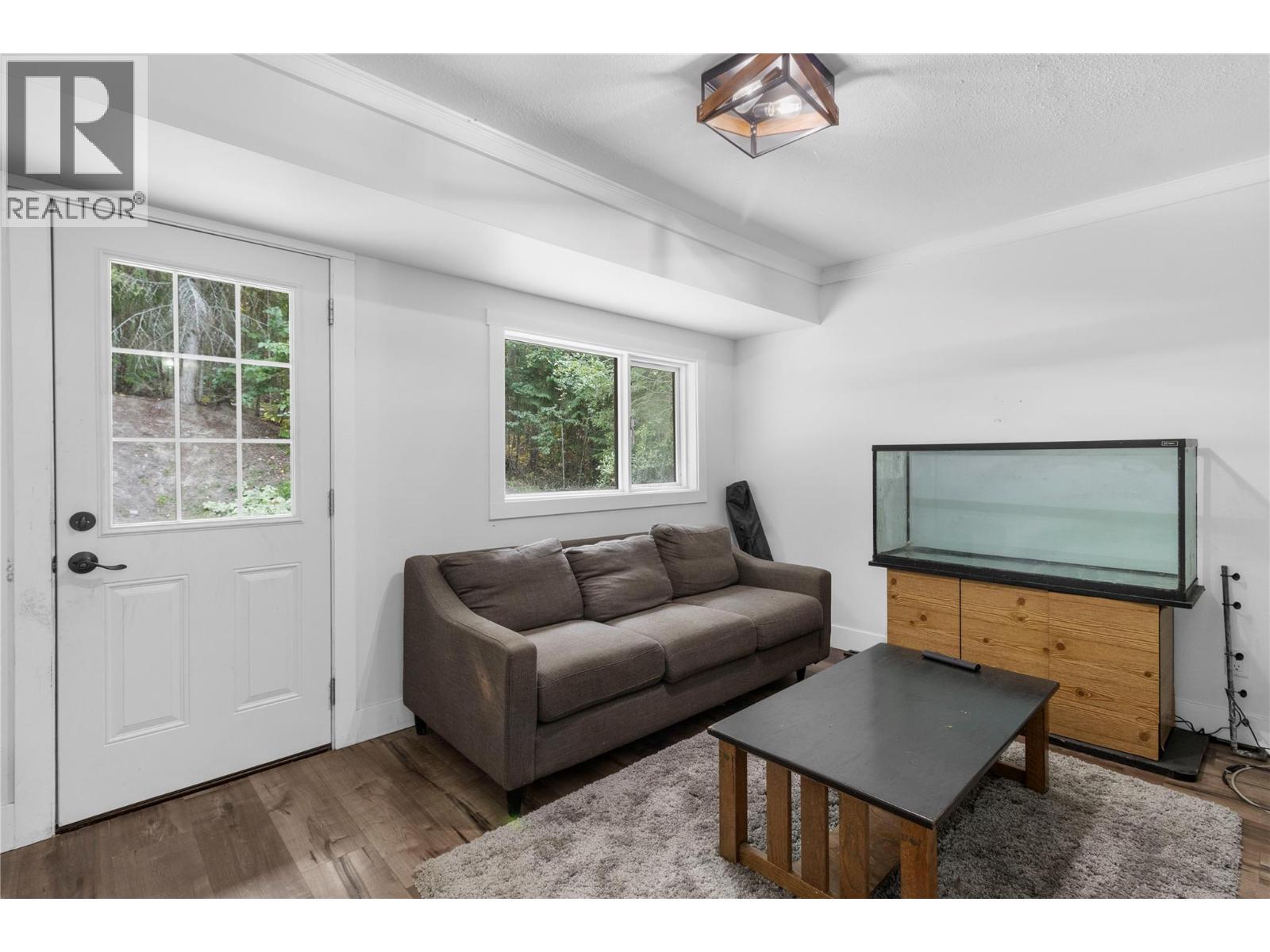 4018 Greaves Road, Eagle Bay, BC - Indoor